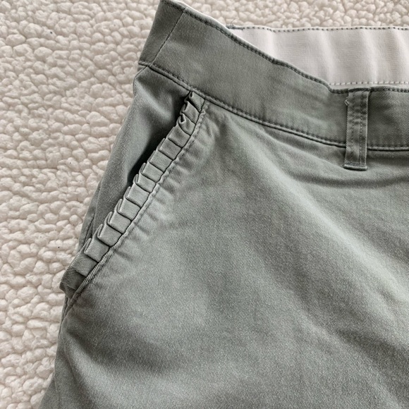 Olive green lane Bryant shorts with ruffle edging on pockets - Picture 2 of 4